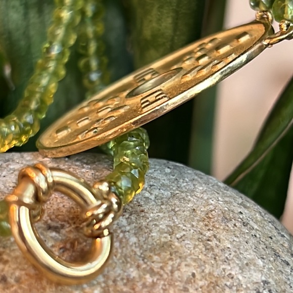 18 karat gold and peridot necklace - Picture 8 of 12